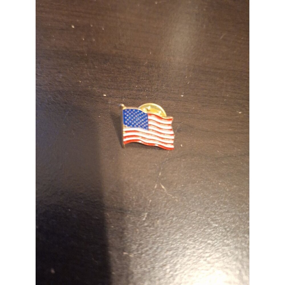 American Flag Lapel Pin USA Patriotic Stars & Stripes Gold Tone Pinback